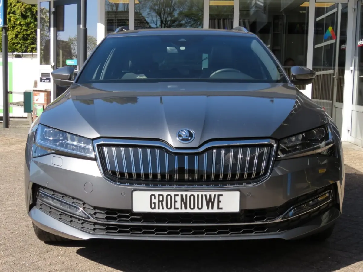 1.4 TSI IV Laurin&Klement / Pano / Trekhaak / Leder / Veel opties! / BOVAG garantie