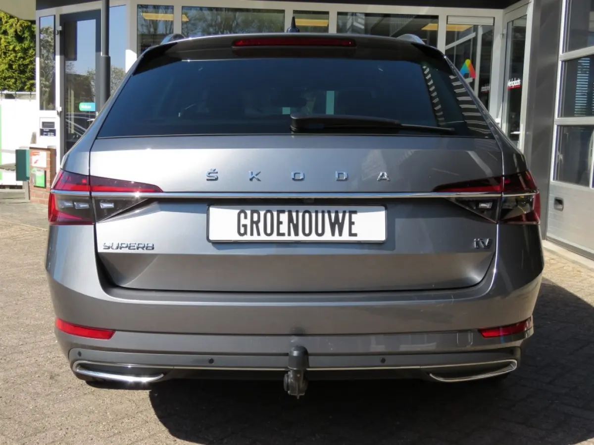 1.4 TSI IV Laurin&Klement / Pano / Trekhaak / Leder / Veel opties! / BOVAG garantie