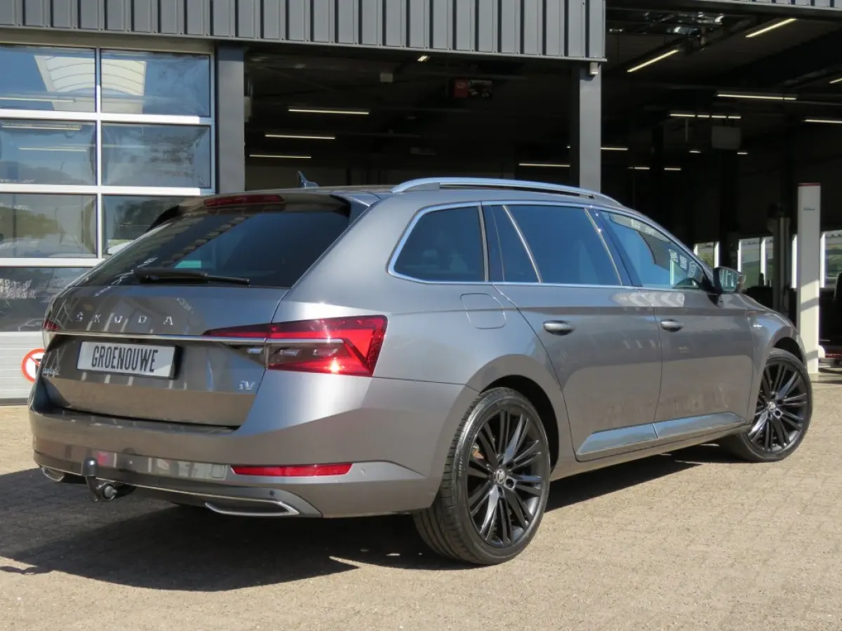 1.4 TSI IV Laurin&Klement / Pano / Trekhaak / Leder / Veel opties! / BOVAG garantie