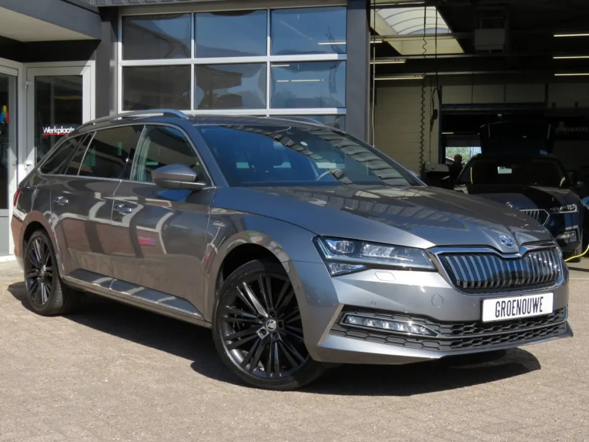 1.4 TSI IV Laurin&Klement / Pano / Trekhaak / Leder / Veel opties! / BOVAG garantie