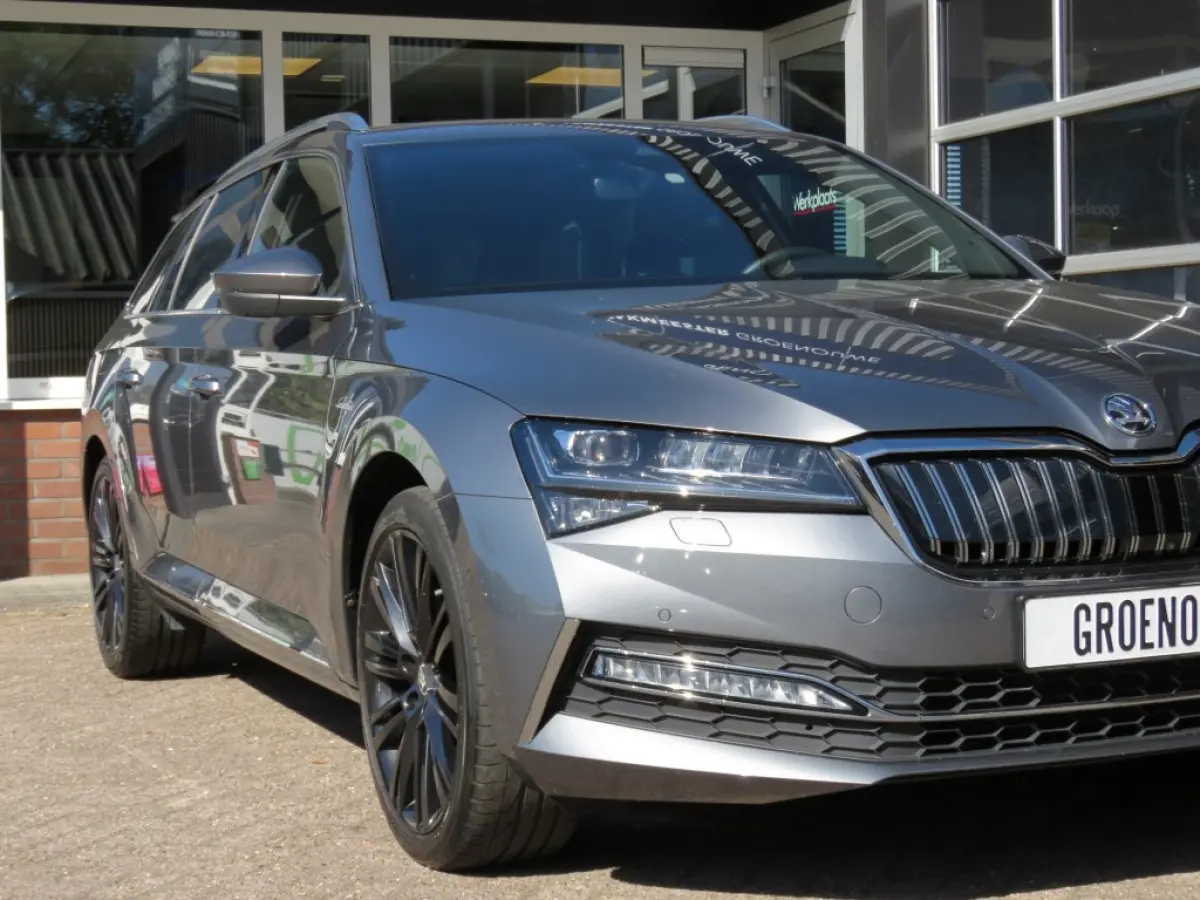 1.4 TSI IV Laurin&Klement / Pano / Trekhaak / Leder / Veel opties! / BOVAG garantie