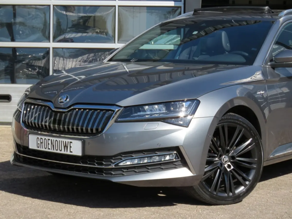1.4 TSI IV Laurin&Klement / Pano / Trekhaak / Leder / Veel opties! / BOVAG garantie