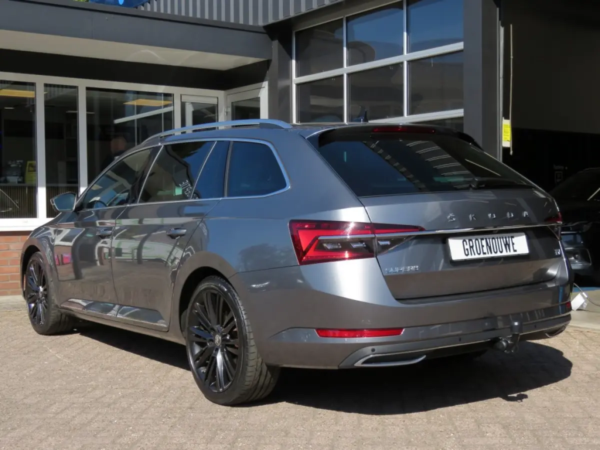 1.4 TSI IV Laurin&Klement / Pano / Trekhaak / Leder / Veel opties! / BOVAG garantie