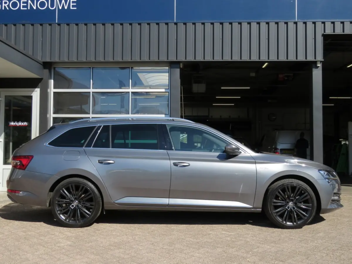 1.4 TSI IV Laurin&Klement / Pano / Trekhaak / Leder / Veel opties! / BOVAG garantie