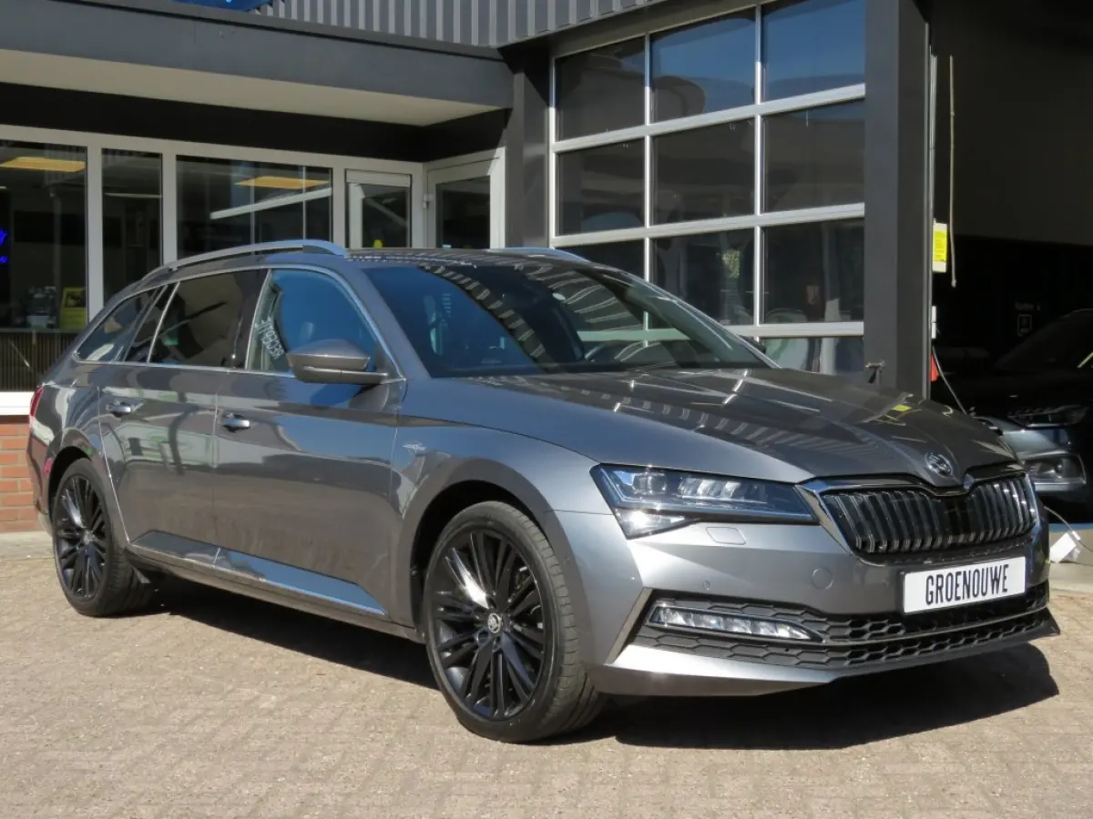 1.4 TSI IV Laurin&Klement / Pano / Trekhaak / Leder / Veel opties! / BOVAG garantie
