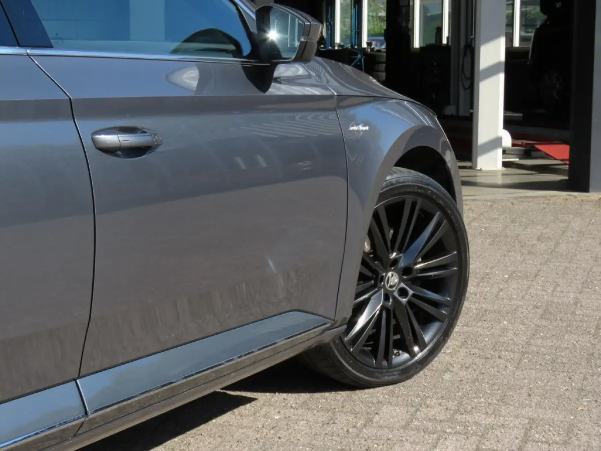 1.4 TSI IV Laurin&Klement / Pano / Trekhaak / Leder / Veel opties! / BOVAG garantie