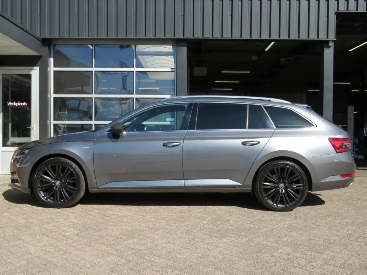 1.4 TSI IV Laurin&Klement / Pano / Trekhaak / Leder / Veel opties! / BOVAG garantie