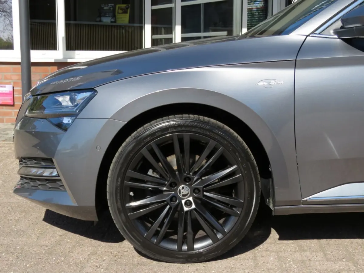 1.4 TSI IV Laurin&Klement / Pano / Trekhaak / Leder / Veel opties! / BOVAG garantie