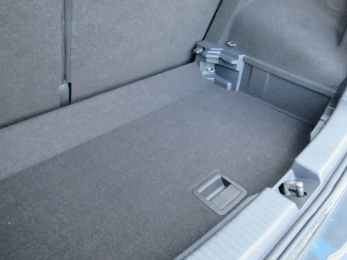 1.0 TSI LIFE / 17 Inch / Navi / Adap.cruise / BOVAG garantie