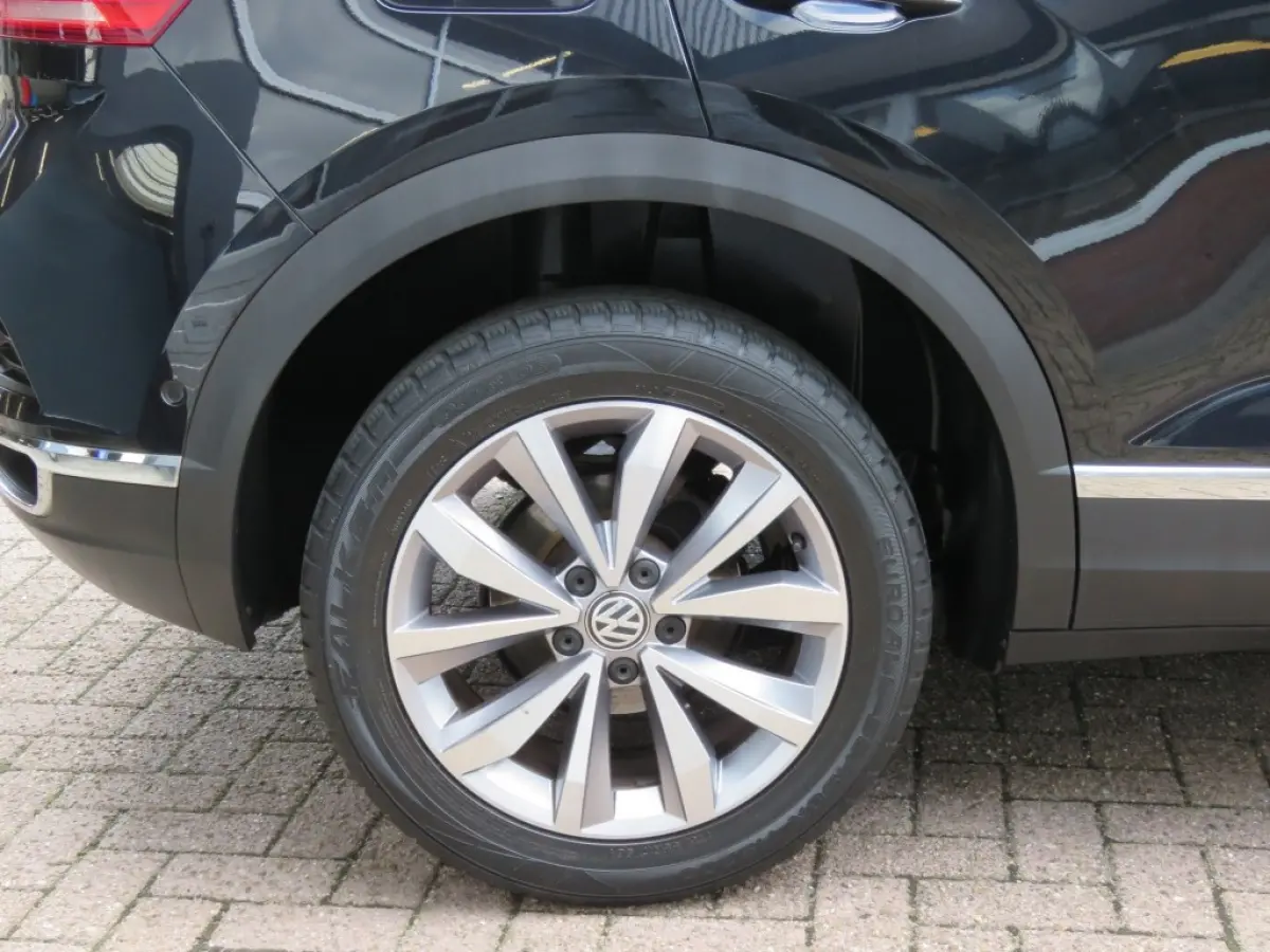 1.0 TSI 115pk STYLE / Digitaal dash. / Led / Elec.achterklep / Camera / 17 Inch / BOVAG garantie