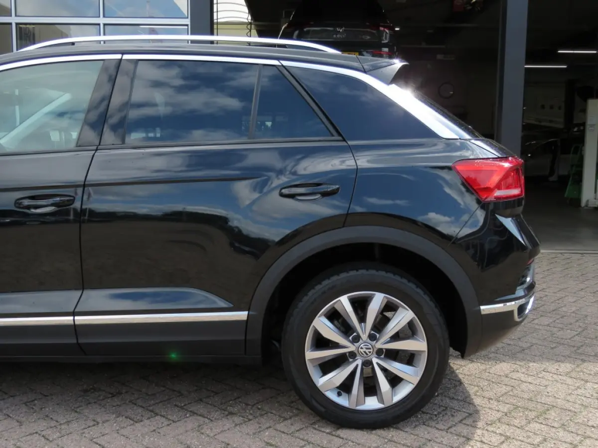 1.0 TSI 115pk STYLE / Digitaal dash. / Led / Elec.achterklep / Camera / 17 Inch / BOVAG garantie