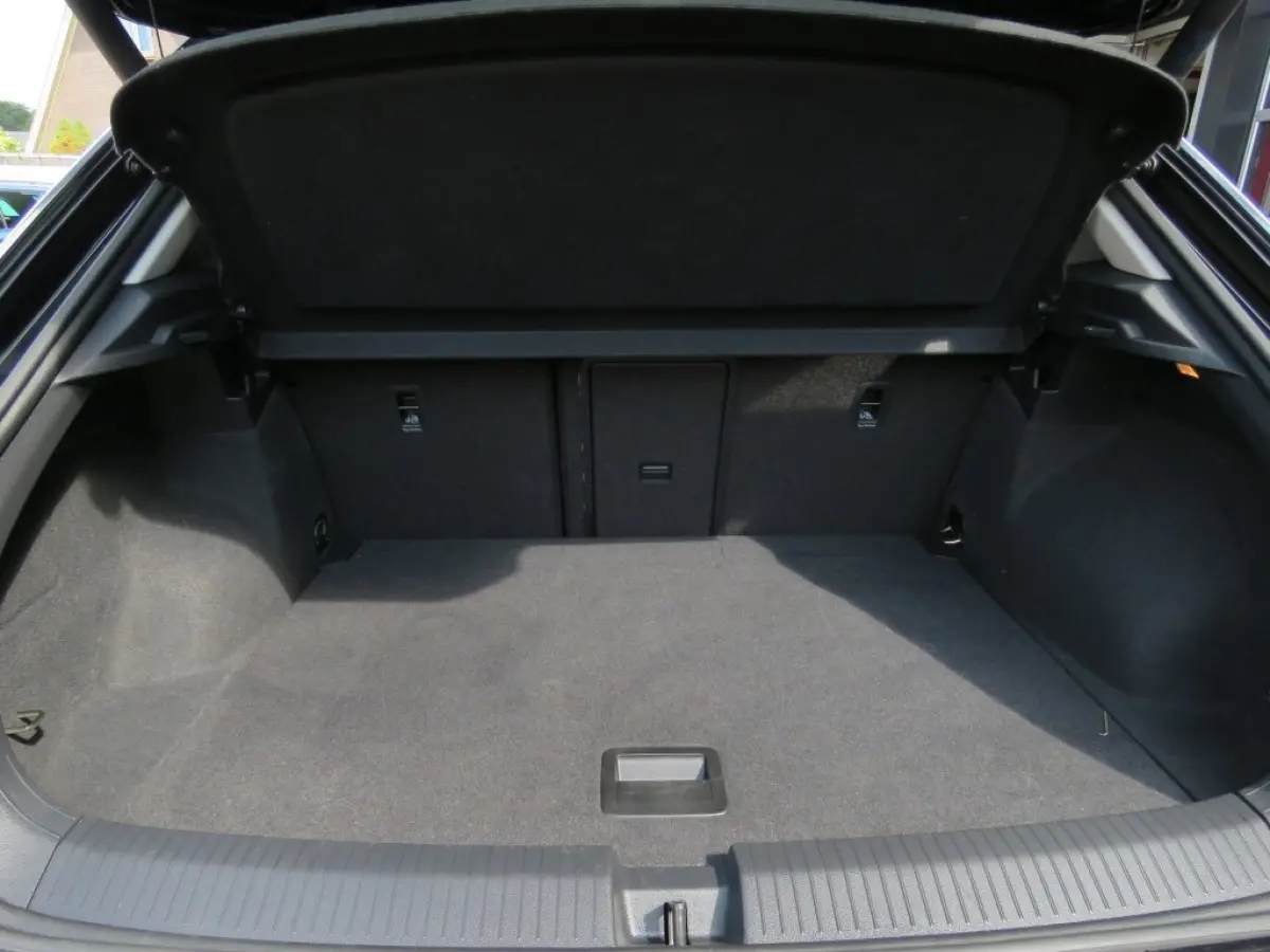 1.0 TSI 115pk STYLE / Digitaal dash. / Led / Elec.achterklep / Camera / 17 Inch / BOVAG garantie