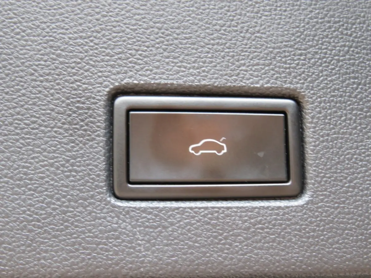 1.0 TSI 115pk STYLE / Digitaal dash. / Led / Elec.achterklep / Camera / 17 Inch / BOVAG garantie