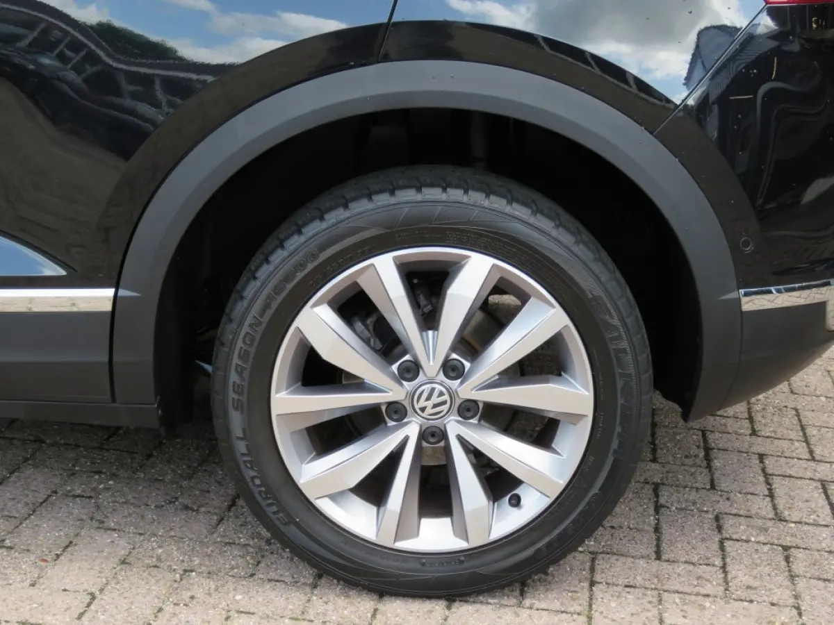 1.0 TSI 115pk STYLE / Digitaal dash. / Led / Elec.achterklep / Camera / 17 Inch / BOVAG garantie