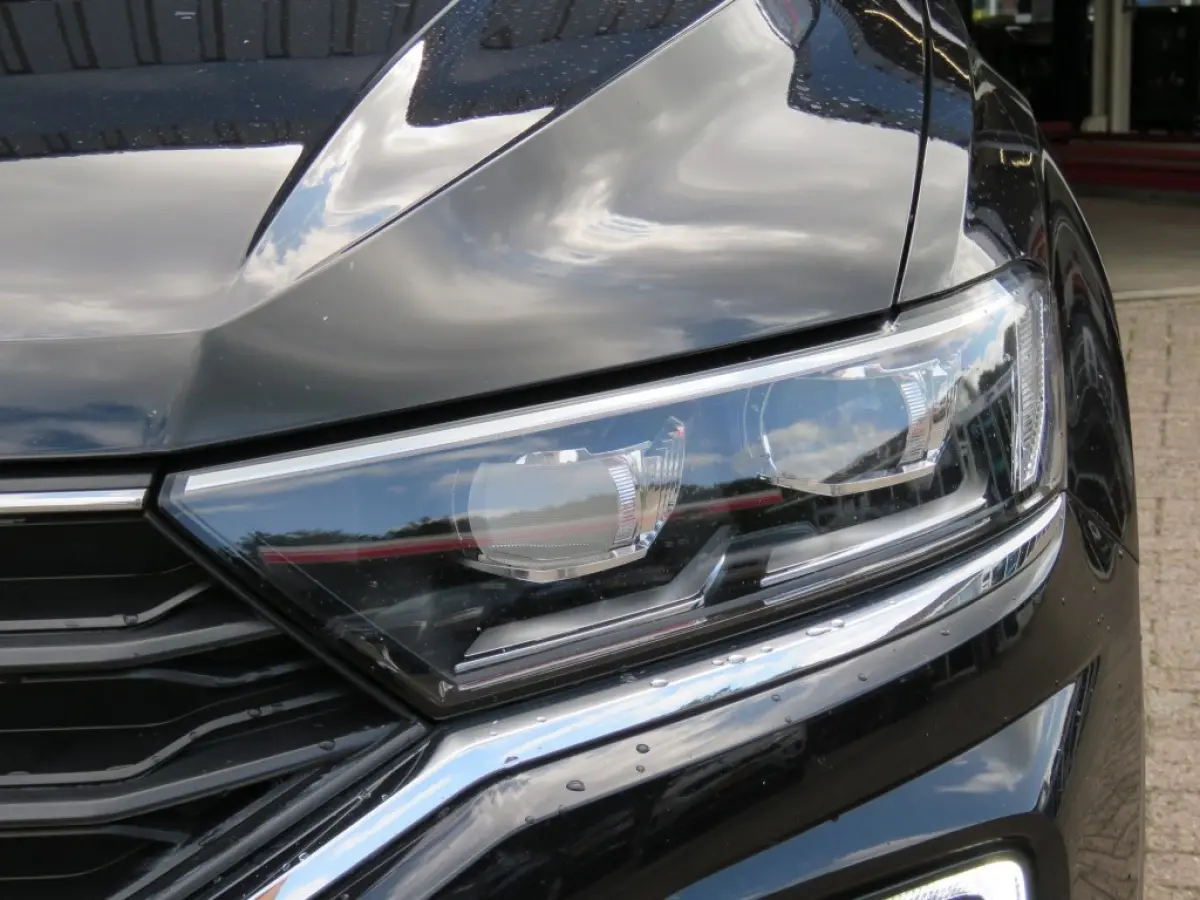1.0 TSI 115pk STYLE / Digitaal dash. / Led / Elec.achterklep / Camera / 17 Inch / BOVAG garantie