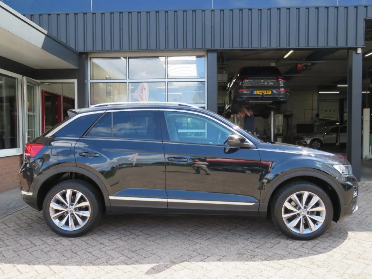1.0 TSI 115pk STYLE / Digitaal dash. / Led / Elec.achterklep / Camera / 17 Inch / BOVAG garantie