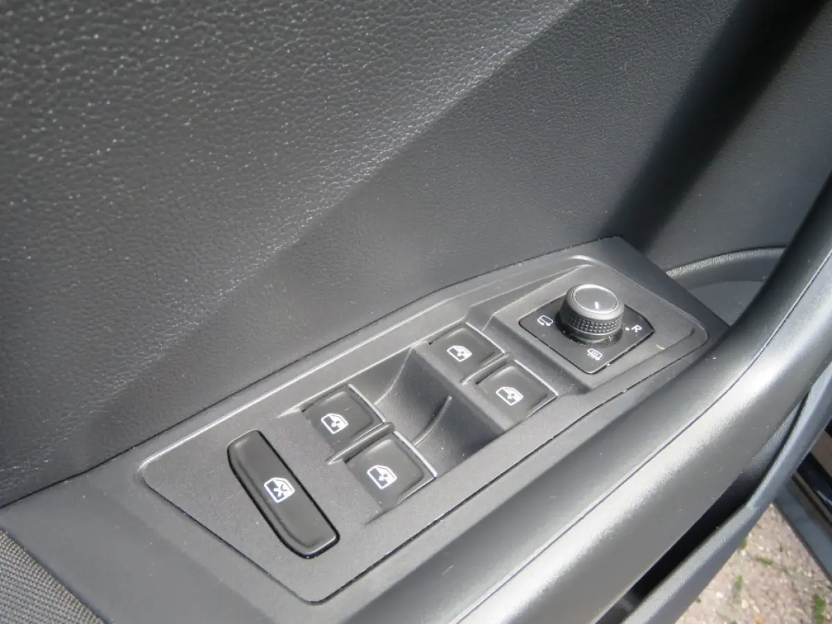 1.0 TSI 115pk STYLE / Digitaal dash. / Led / Elec.achterklep / Camera / 17 Inch / BOVAG garantie