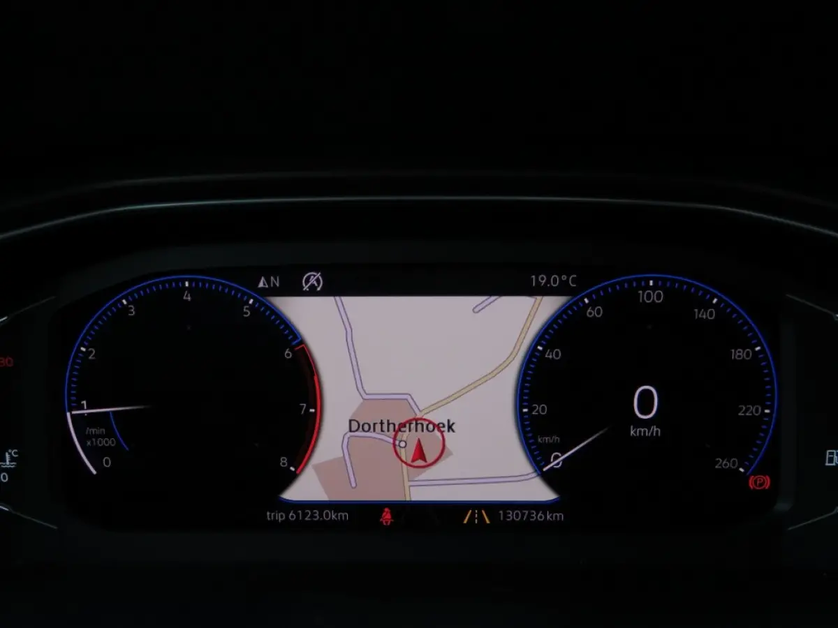 1.0 TSI 115pk STYLE / Digitaal dash. / Led / Elec.achterklep / Camera / 17 Inch / BOVAG garantie