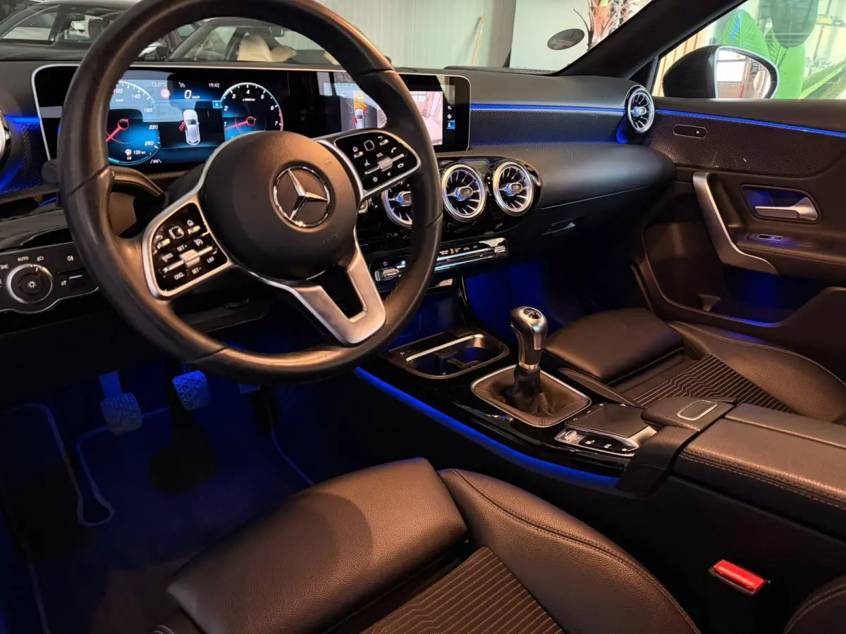 180 Business Solution Facelift AMG Upgrade | Camera | Widescreen | Keyless Go | Dodehoek detectie | Ambilight + | Stoelverwarming | Cruise | Led | Digital Dash | 6 Vers