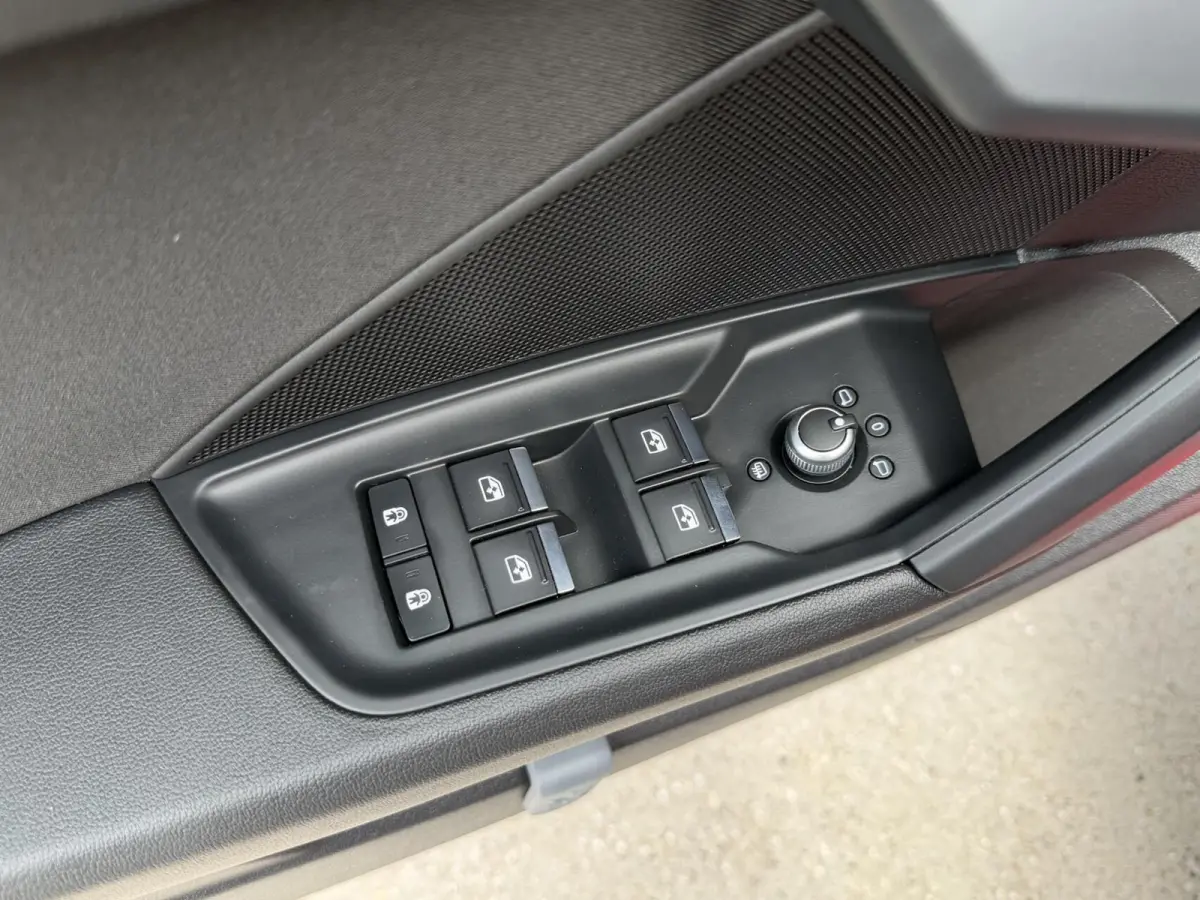 30 TFSI Advanced edition Automaat | Stoelverwarming | Parkeersensoren voor en achter | Climate control | Cruise control adaptief | Tangorood Metallic | Achteruitrijcamera