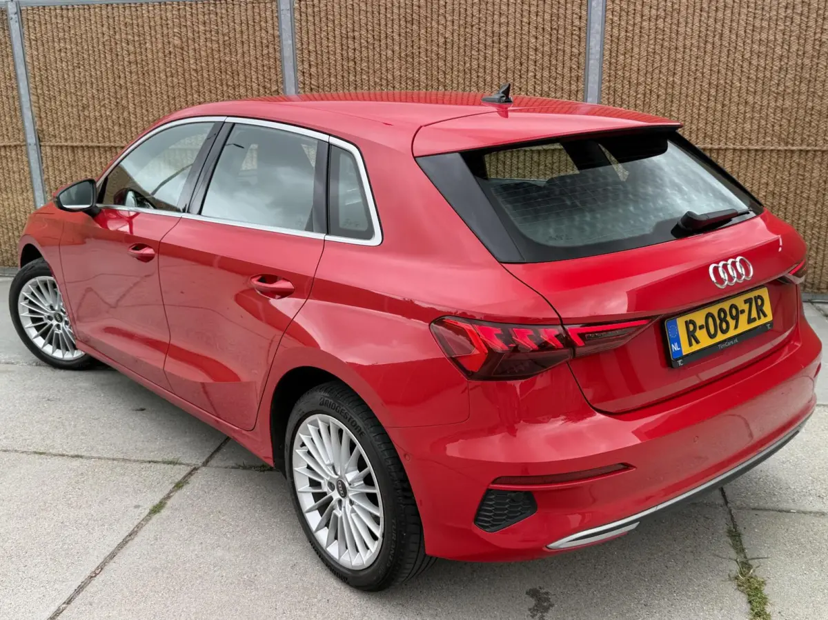 30 TFSI Advanced edition Automaat | Stoelverwarming | Parkeersensoren voor en achter | Climate control | Cruise control adaptief | Tangorood Metallic | Achteruitrijcamera