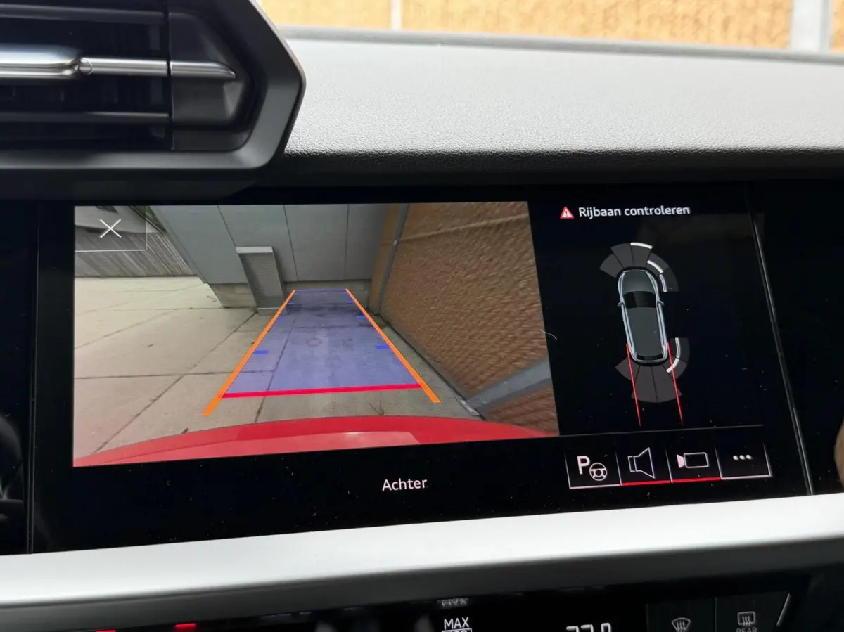 30 TFSI Advanced edition Automaat | Stoelverwarming | Parkeersensoren voor en achter | Climate control | Cruise control adaptief | Tangorood Metallic | Achteruitrijcamera
