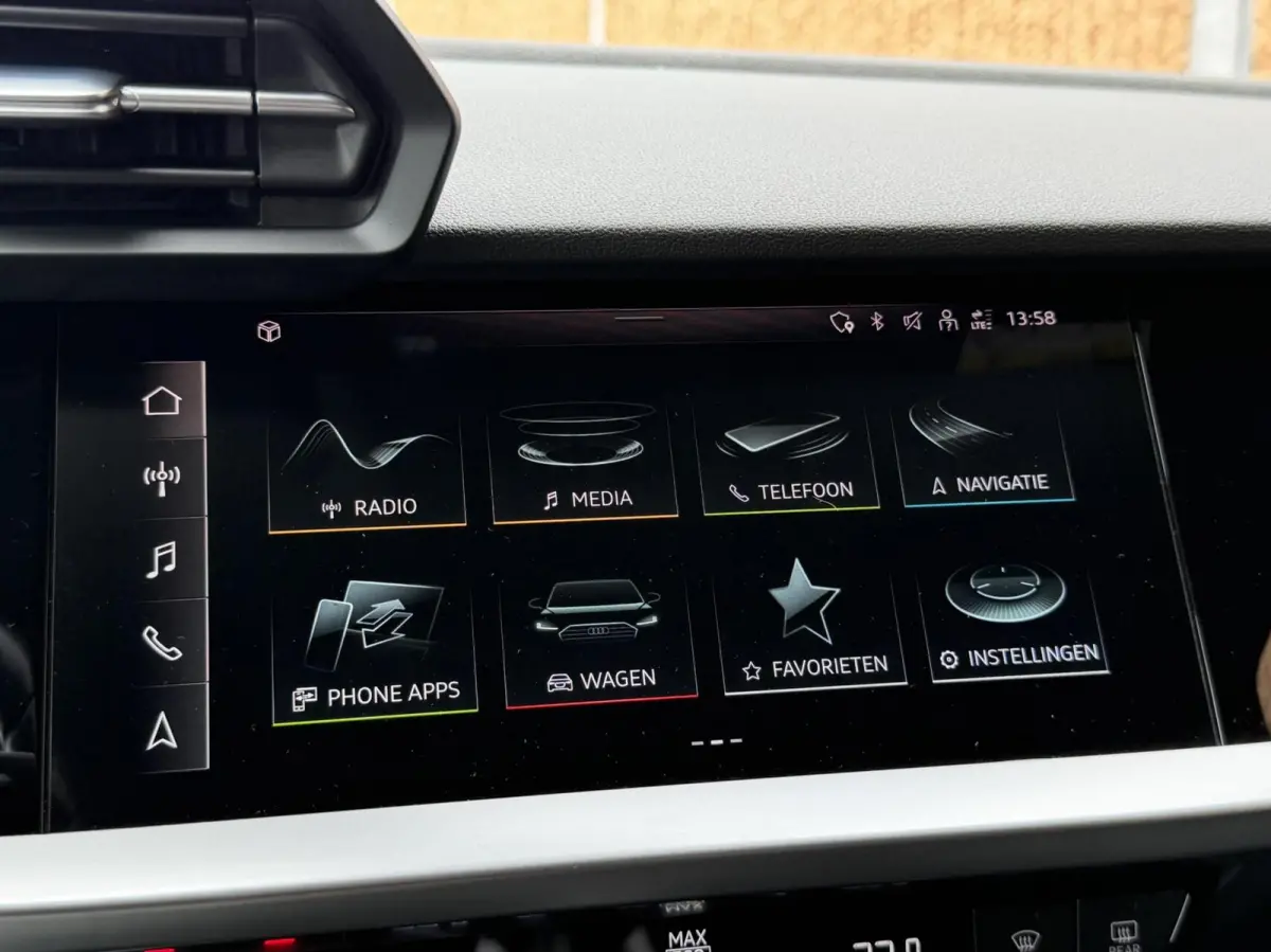 30 TFSI Advanced edition Automaat | Stoelverwarming | Parkeersensoren voor en achter | Climate control | Cruise control adaptief | Tangorood Metallic | Achteruitrijcamera