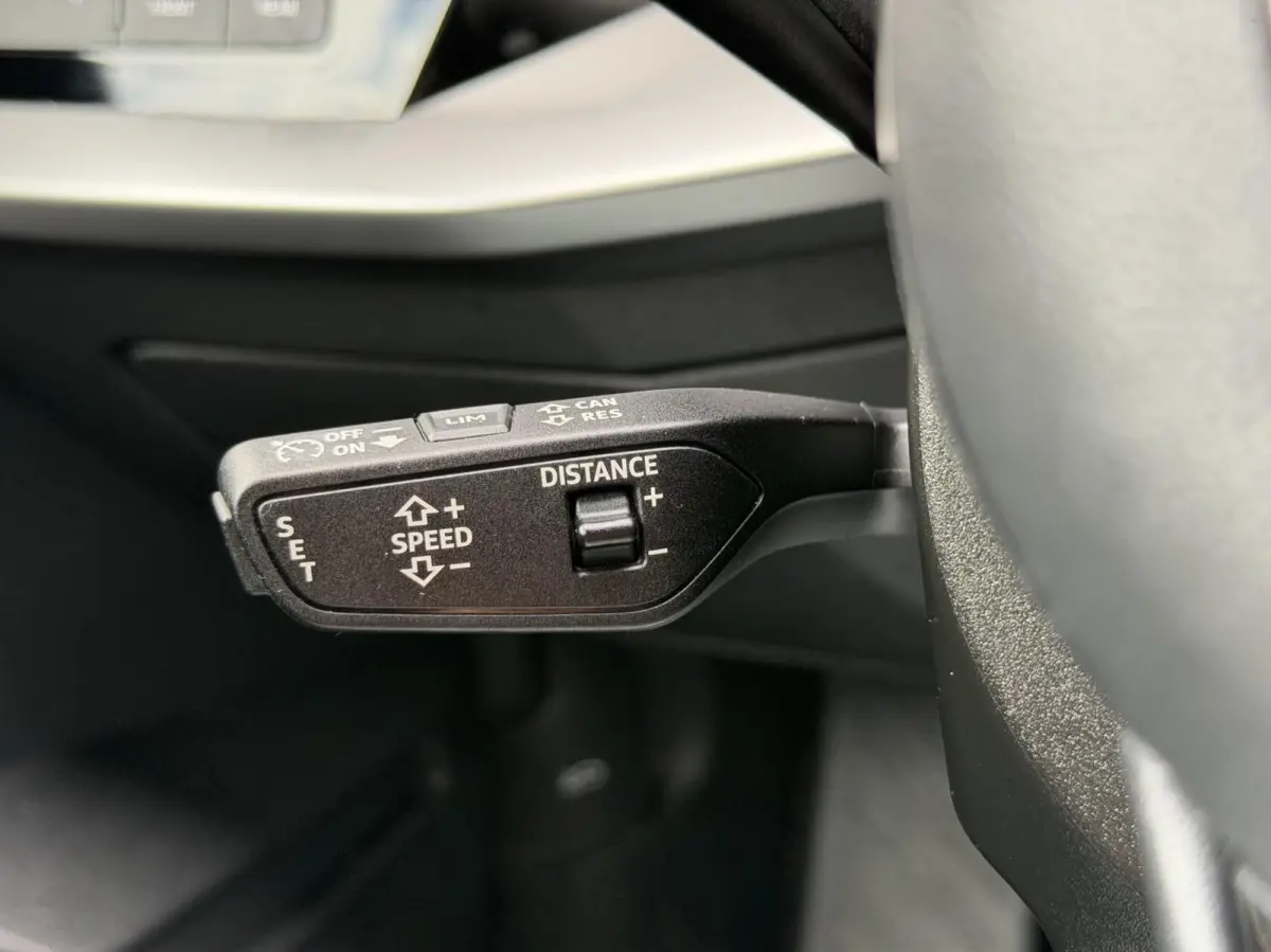 30 TFSI Advanced edition Automaat | Stoelverwarming | Parkeersensoren voor en achter | Climate control | Cruise control adaptief | Tangorood Metallic | Achteruitrijcamera