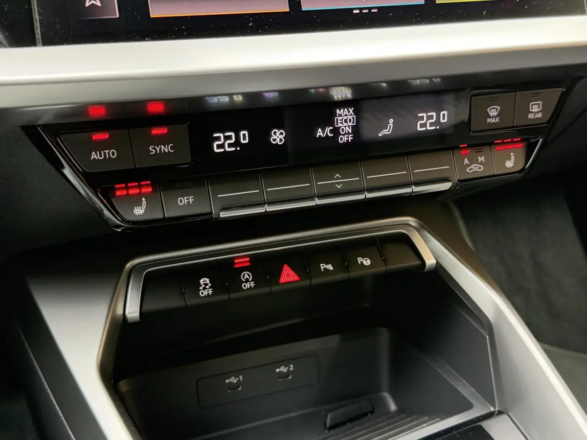 30 TFSI Advanced edition Automaat | Stoelverwarming | Parkeersensoren voor en achter | Climate control | Cruise control adaptief | Tangorood Metallic | Achteruitrijcamera