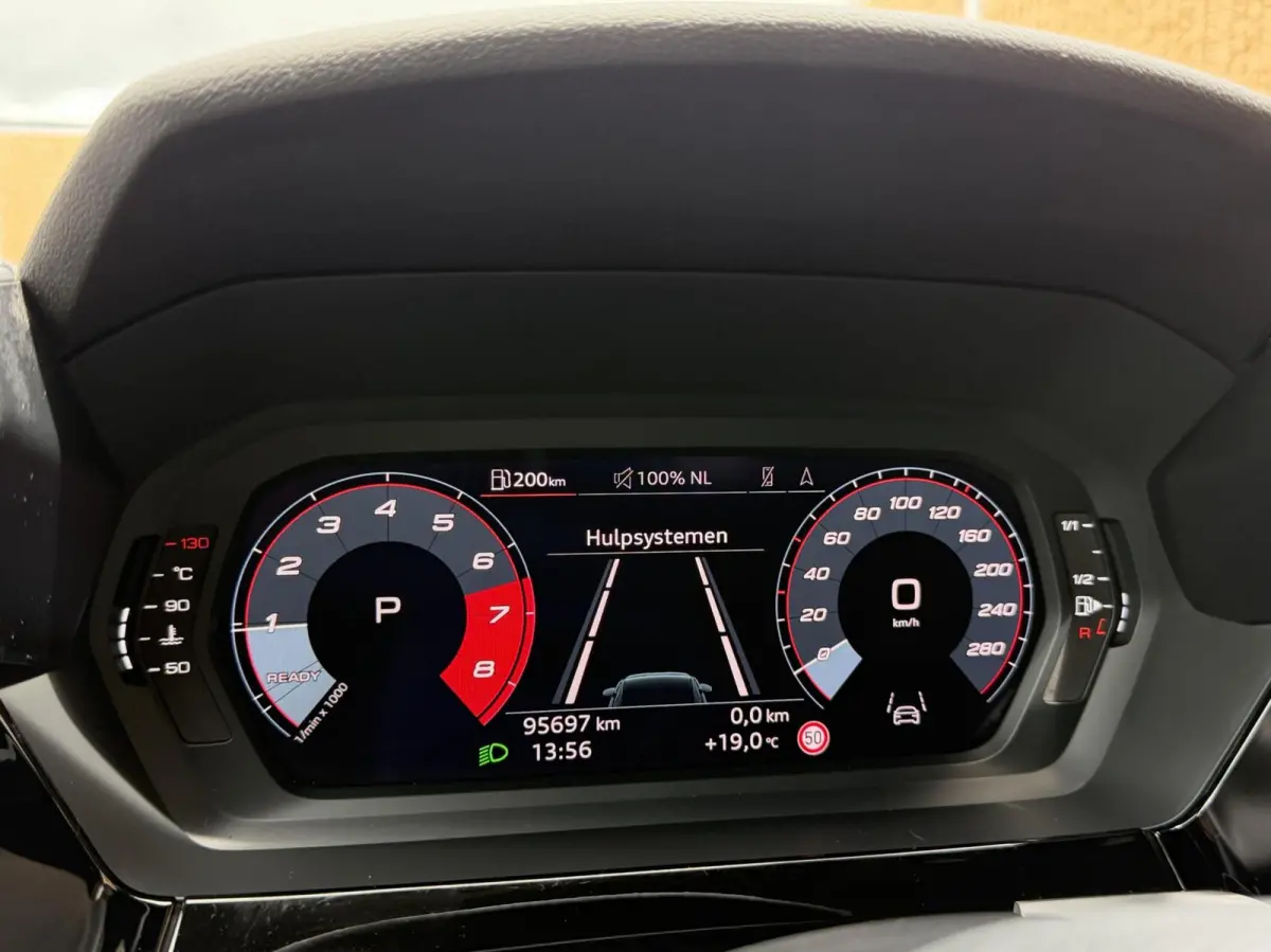 30 TFSI Advanced edition Automaat | Stoelverwarming | Parkeersensoren voor en achter | Climate control | Cruise control adaptief | Tangorood Metallic | Achteruitrijcamera