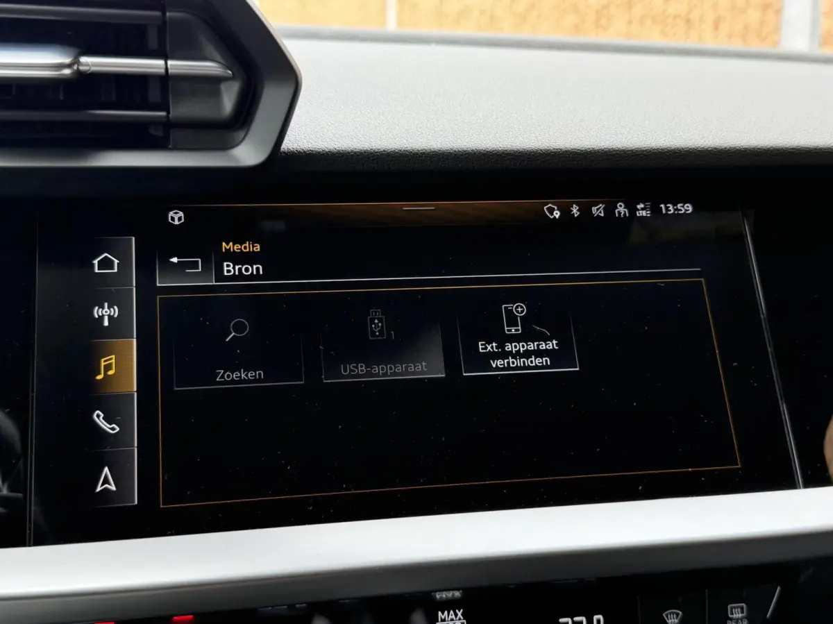 30 TFSI Advanced edition Automaat | Stoelverwarming | Parkeersensoren voor en achter | Climate control | Cruise control adaptief | Tangorood Metallic | Achteruitrijcamera
