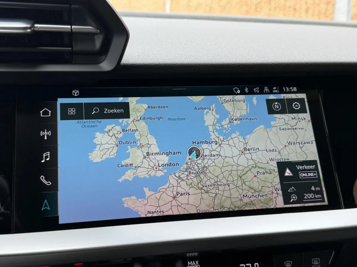 30 TFSI Advanced edition Automaat | Stoelverwarming | Parkeersensoren voor en achter | Climate control | Cruise control adaptief | Tangorood Metallic | Achteruitrijcamera