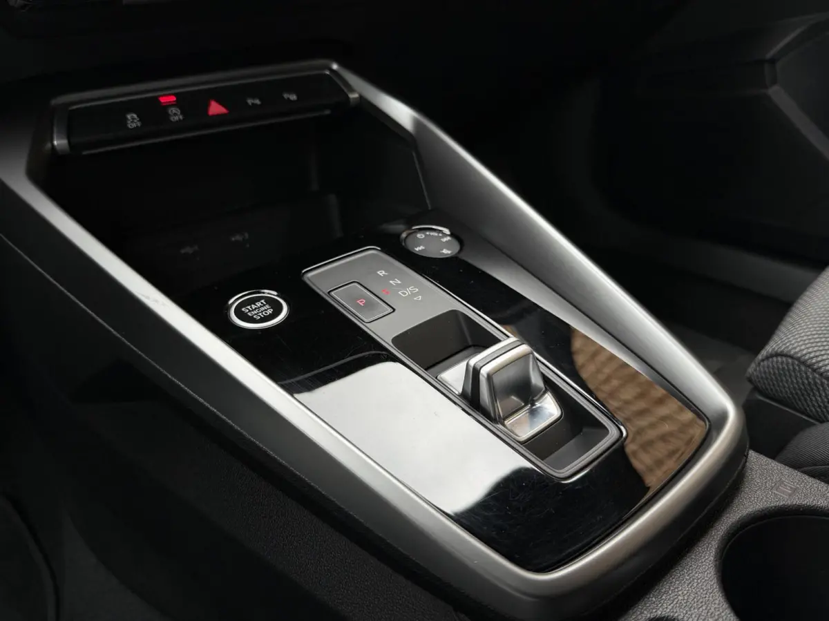 30 TFSI Advanced edition Automaat | Stoelverwarming | Parkeersensoren voor en achter | Climate control | Cruise control adaptief | Tangorood Metallic | Achteruitrijcamera