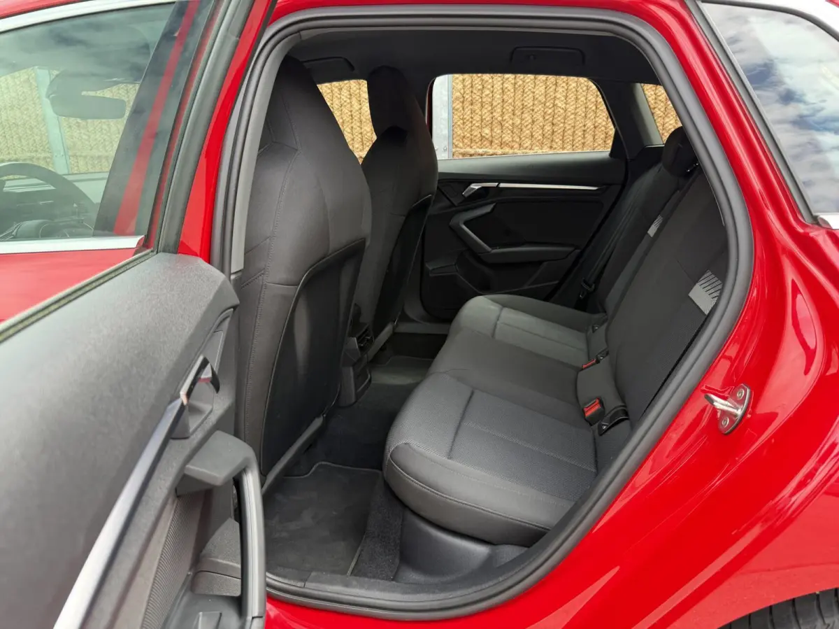 30 TFSI Advanced edition Automaat | Stoelverwarming | Parkeersensoren voor en achter | Climate control | Cruise control adaptief | Tangorood Metallic | Achteruitrijcamera