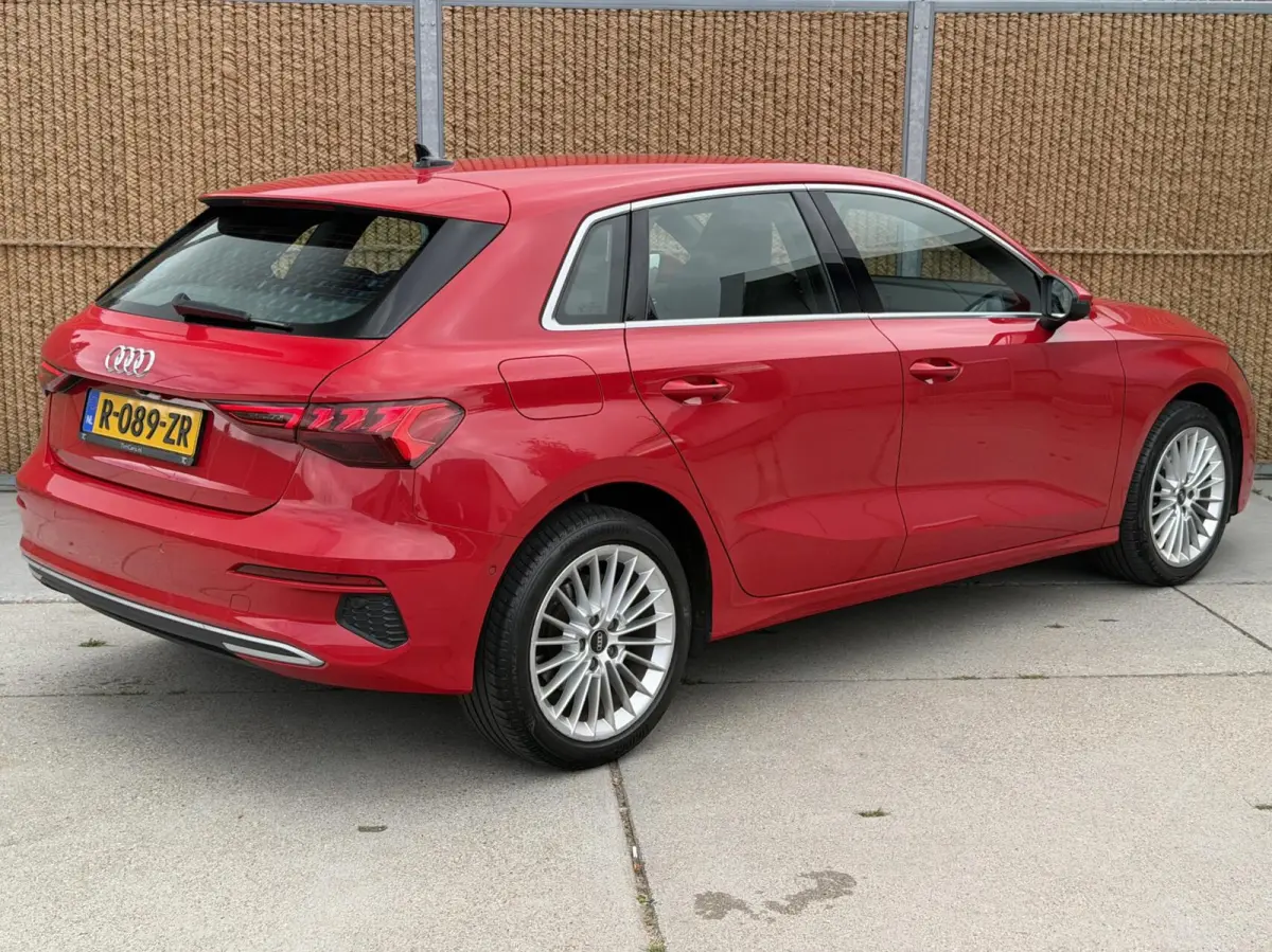 30 TFSI Advanced edition Automaat | Stoelverwarming | Parkeersensoren voor en achter | Climate control | Cruise control adaptief | Tangorood Metallic | Achteruitrijcamera