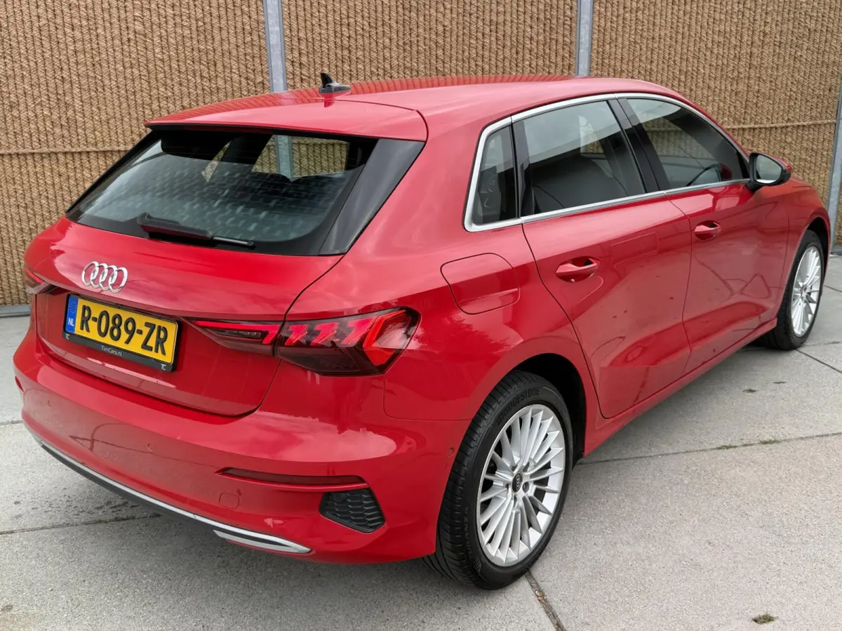30 TFSI Advanced edition Automaat | Stoelverwarming | Parkeersensoren voor en achter | Climate control | Cruise control adaptief | Tangorood Metallic | Achteruitrijcamera