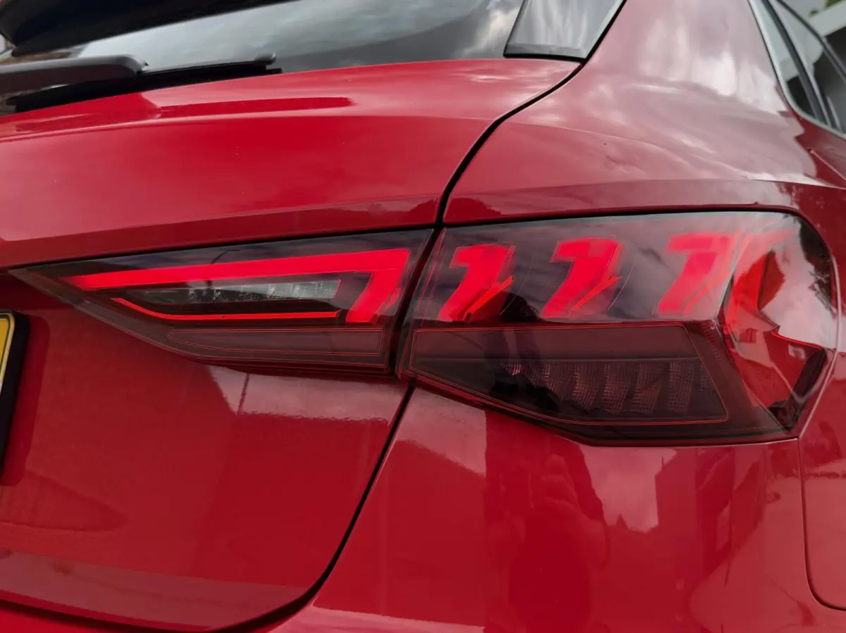 30 TFSI Advanced edition Automaat | Stoelverwarming | Parkeersensoren voor en achter | Climate control | Cruise control adaptief | Tangorood Metallic | Achteruitrijcamera