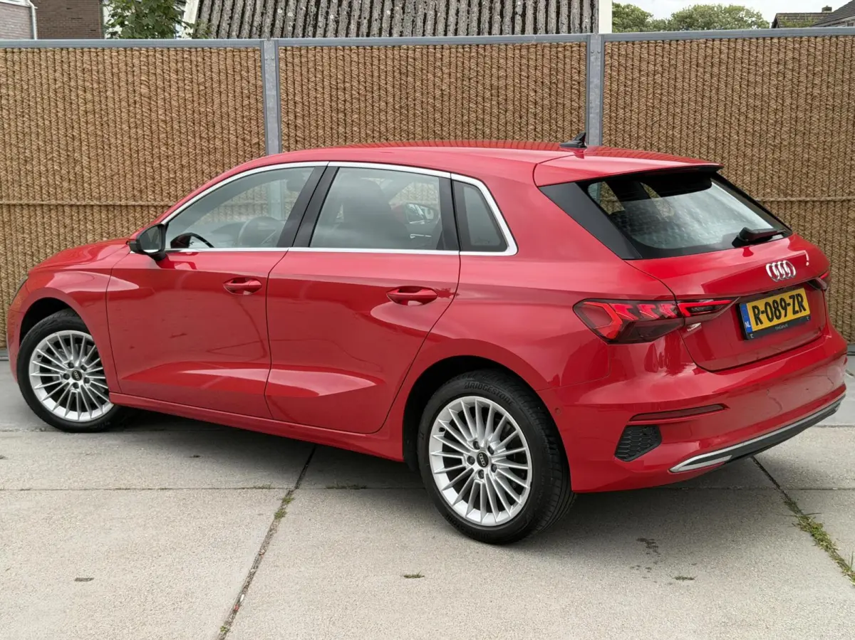 30 TFSI Advanced edition Automaat | Stoelverwarming | Parkeersensoren voor en achter | Climate control | Cruise control adaptief | Tangorood Metallic | Achteruitrijcamera
