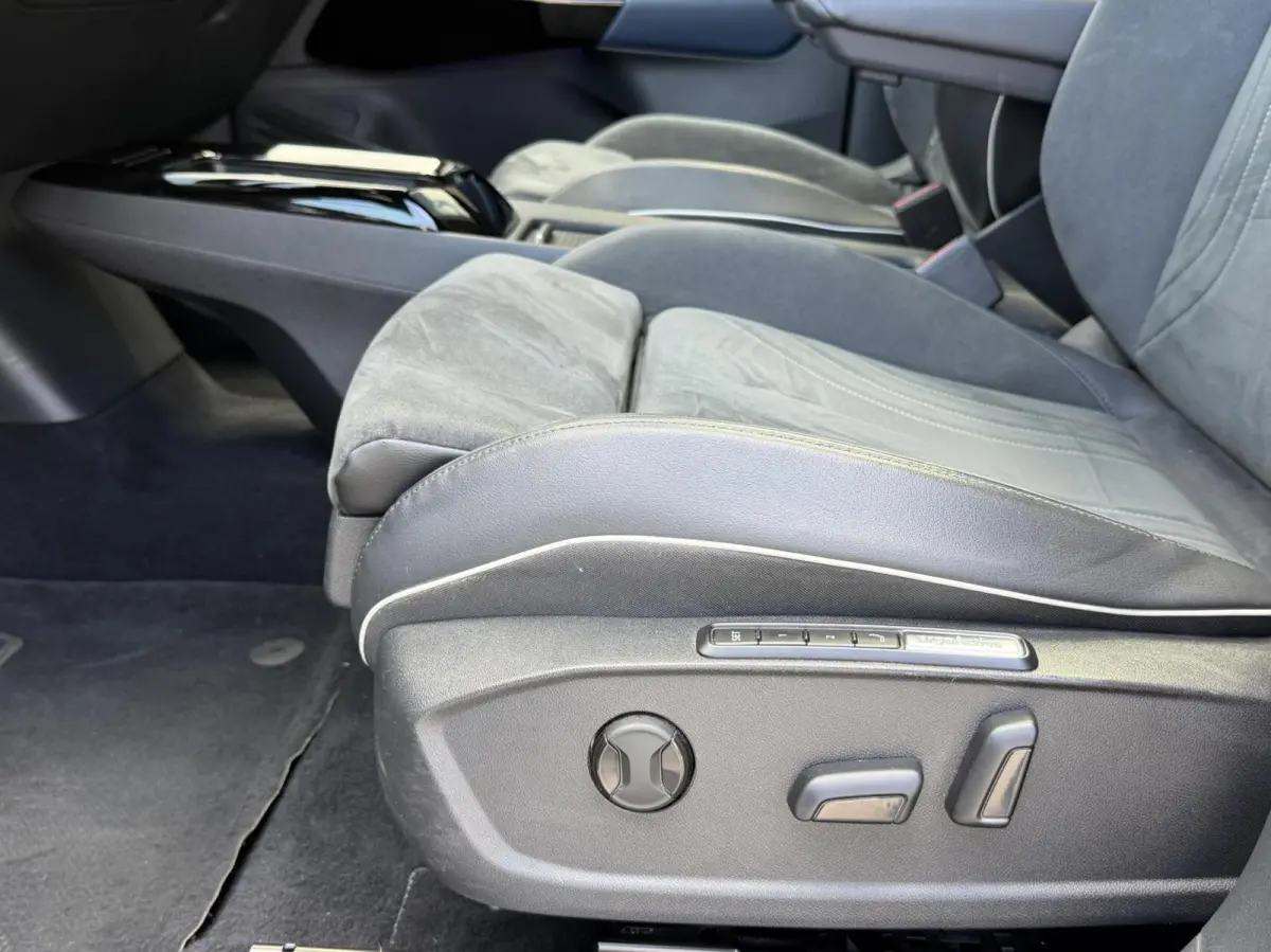 GTX 4Motion 77 kWh 360cam | Panoramadak | Head-up display | Elektrisch verstelbare stoelen met massagefunctie | Stoelverwarming | Trekhaak uitklapbaar | Cruise control adaptief | Climate con