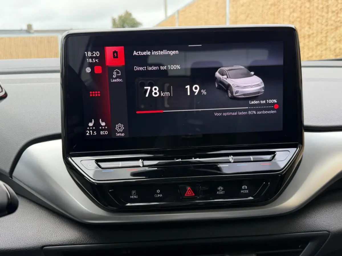Life 77 kWh Warmtepomp | 20 inch velgen | LED verlichting | Navigatiesysteem | Apple CarPlay/Android Auto | Cruise control adaptief | Climate control | Voorstoelen verwarmd | Parkeersensoren