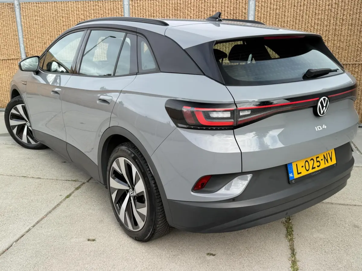 Life 77 kWh Warmtepomp | 20 inch velgen | LED verlichting | Navigatiesysteem | Apple CarPlay/Android Auto | Cruise control adaptief | Climate control | Voorstoelen verwarmd | Parkeersensoren