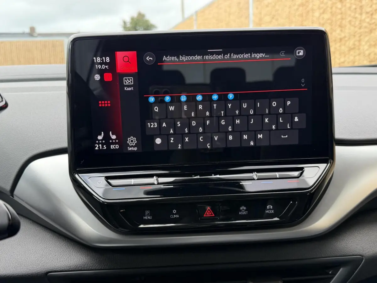Life 77 kWh Warmtepomp | 20 inch velgen | LED verlichting | Navigatiesysteem | Apple CarPlay/Android Auto | Cruise control adaptief | Climate control | Voorstoelen verwarmd | Parkeersensoren