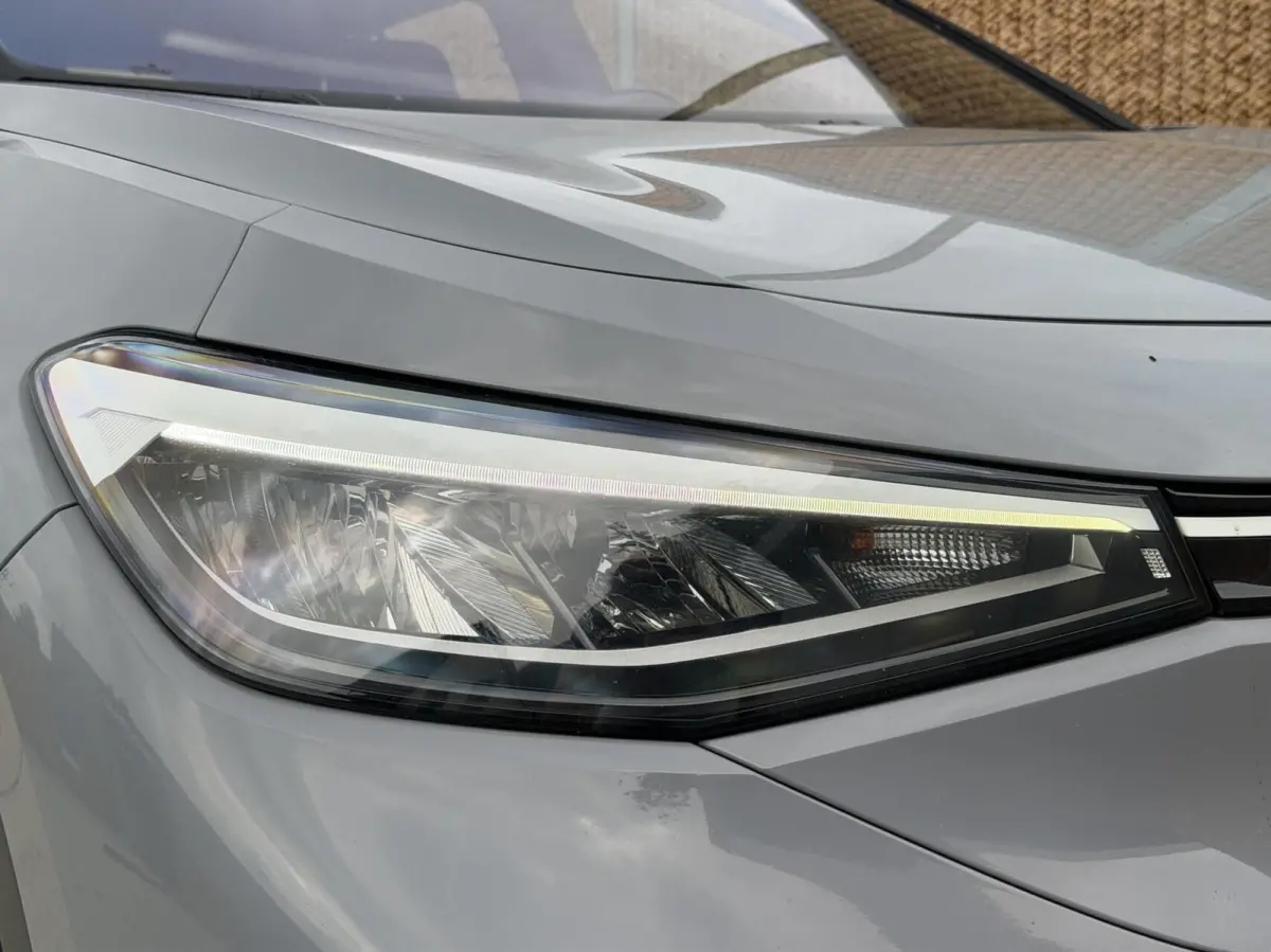 Life 77 kWh Warmtepomp | 20 inch velgen | LED verlichting | Navigatiesysteem | Apple CarPlay/Android Auto | Cruise control adaptief | Climate control | Voorstoelen verwarmd | Parkeersensoren