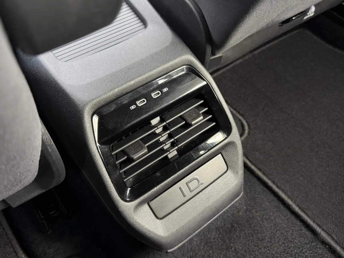Life 77 kWh Warmtepomp | 20 inch velgen | LED verlichting | Navigatiesysteem | Apple CarPlay/Android Auto | Cruise control adaptief | Climate control | Voorstoelen verwarmd | Parkeersensoren