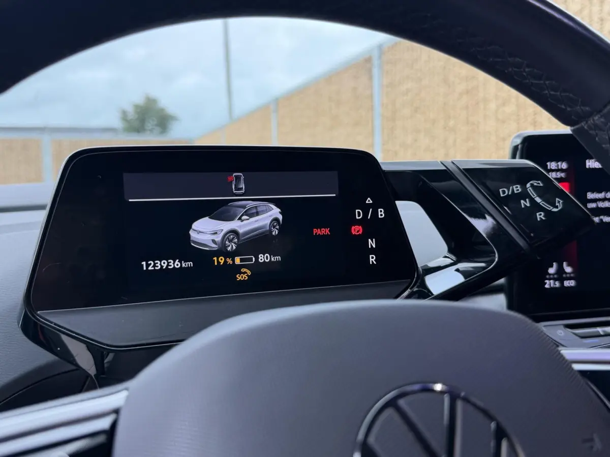 Life 77 kWh Warmtepomp | 20 inch velgen | LED verlichting | Navigatiesysteem | Apple CarPlay/Android Auto | Cruise control adaptief | Climate control | Voorstoelen verwarmd | Parkeersensoren