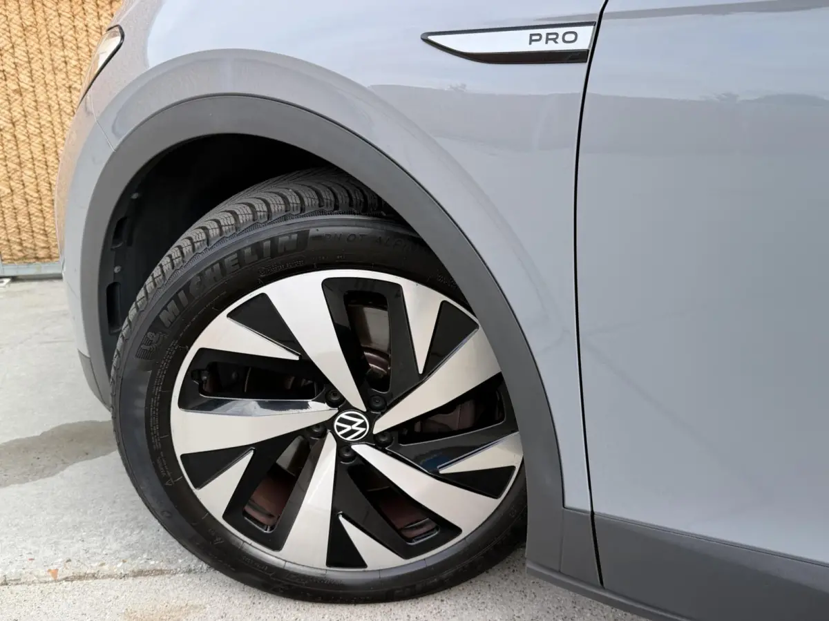 Life 77 kWh Warmtepomp | 20 inch velgen | LED verlichting | Navigatiesysteem | Apple CarPlay/Android Auto | Cruise control adaptief | Climate control | Voorstoelen verwarmd | Parkeersensoren