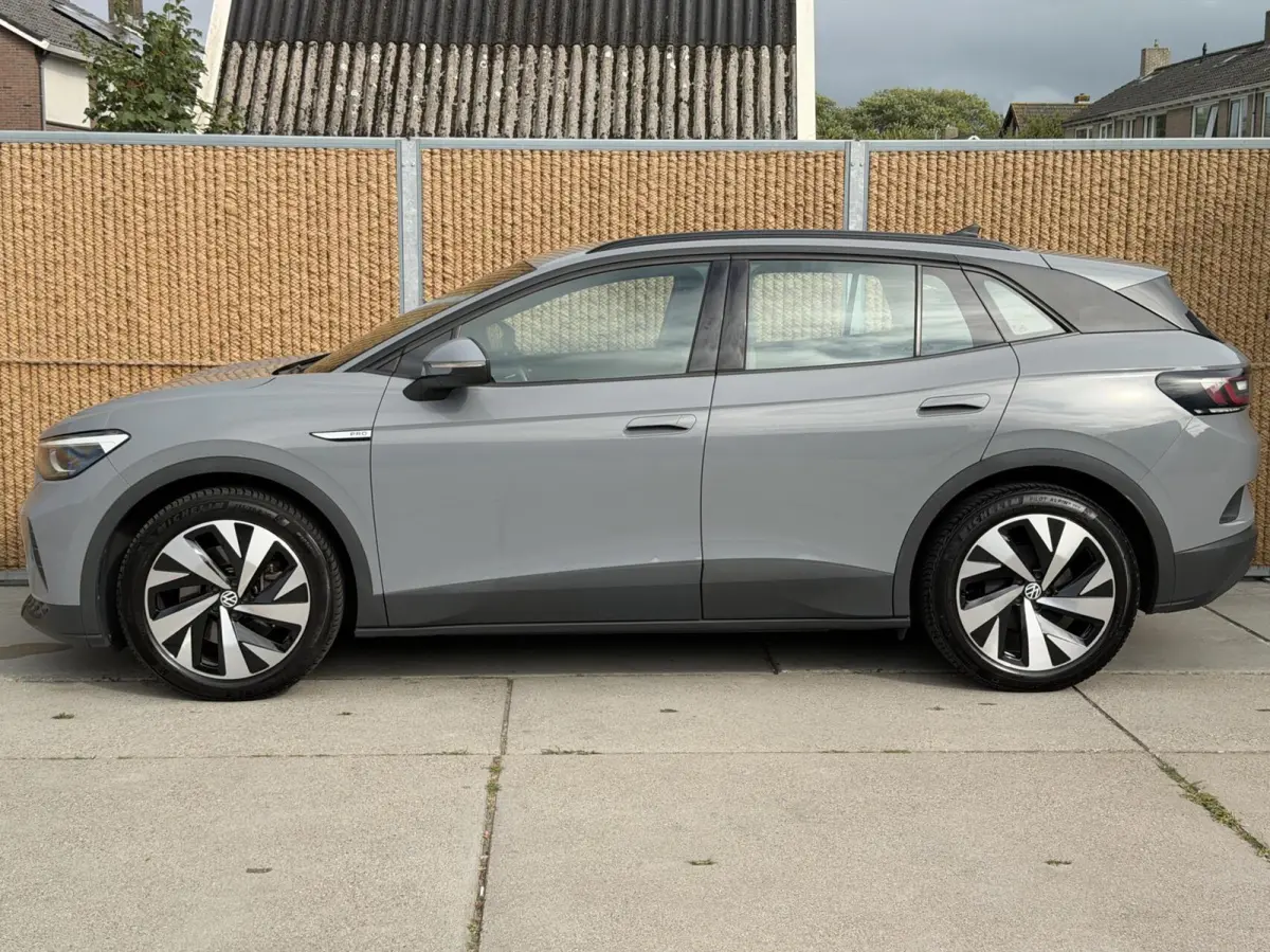 Life 77 kWh Warmtepomp | 20 inch velgen | LED verlichting | Navigatiesysteem | Apple CarPlay/Android Auto | Cruise control adaptief | Climate control | Voorstoelen verwarmd | Parkeersensoren