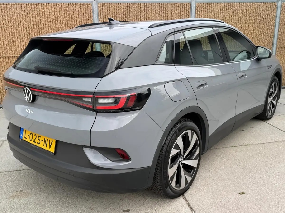 Life 77 kWh Warmtepomp | 20 inch velgen | LED verlichting | Navigatiesysteem | Apple CarPlay/Android Auto | Cruise control adaptief | Climate control | Voorstoelen verwarmd | Parkeersensoren
