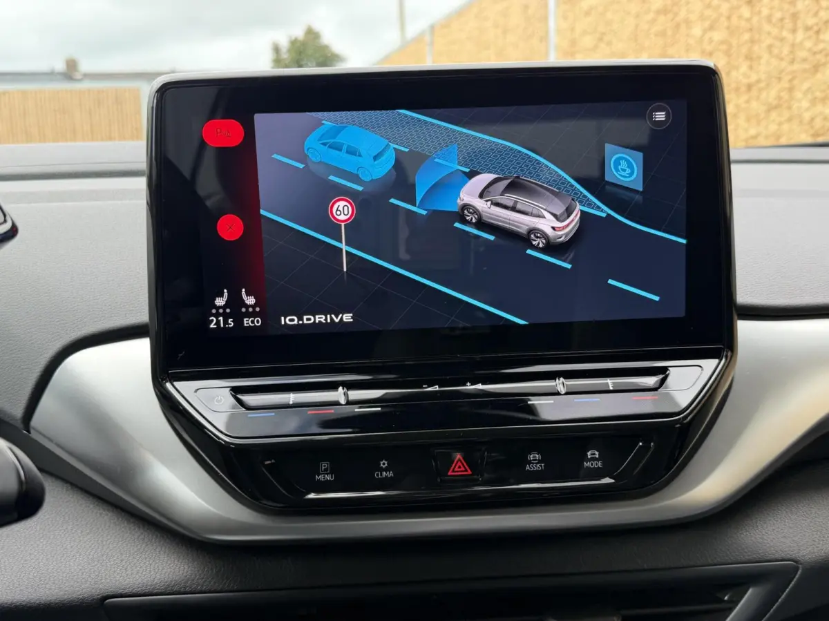 Life 77 kWh Warmtepomp | 20 inch velgen | LED verlichting | Navigatiesysteem | Apple CarPlay/Android Auto | Cruise control adaptief | Climate control | Voorstoelen verwarmd | Parkeersensoren