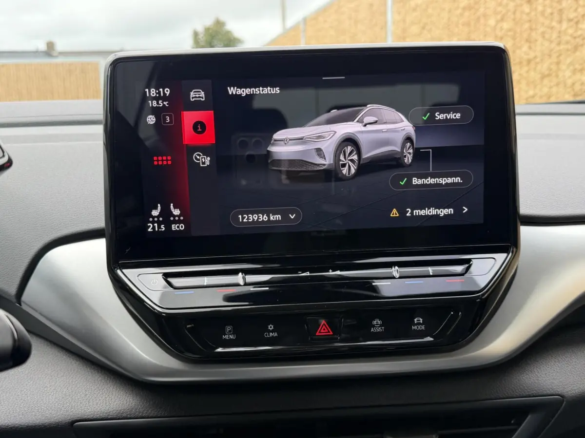 Life 77 kWh Warmtepomp | 20 inch velgen | LED verlichting | Navigatiesysteem | Apple CarPlay/Android Auto | Cruise control adaptief | Climate control | Voorstoelen verwarmd | Parkeersensoren